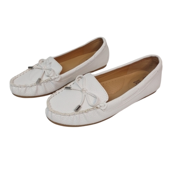 Cushion Walk by Avon Women's White Slip-On Loafers Size 6 NWOT - Picture 2 of 9